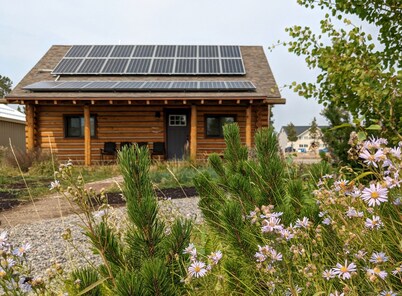 New Log Home - blocks from the West Gate of Yellowstone