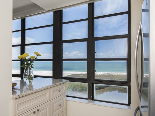 Stunning Beachfront, total renovation, beachview all rooms, WiFi, nature reserve