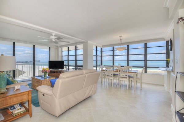 A Spectacular panorama view of the Gulf, Crescent beach and the Nature Reserve