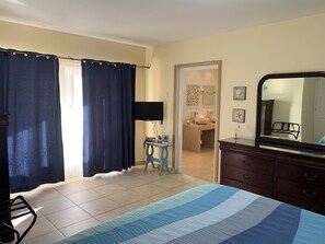 3 Schlafzimmer, Zimmersafe, Schreibtisch, Bügeleisen/Bügelbrett