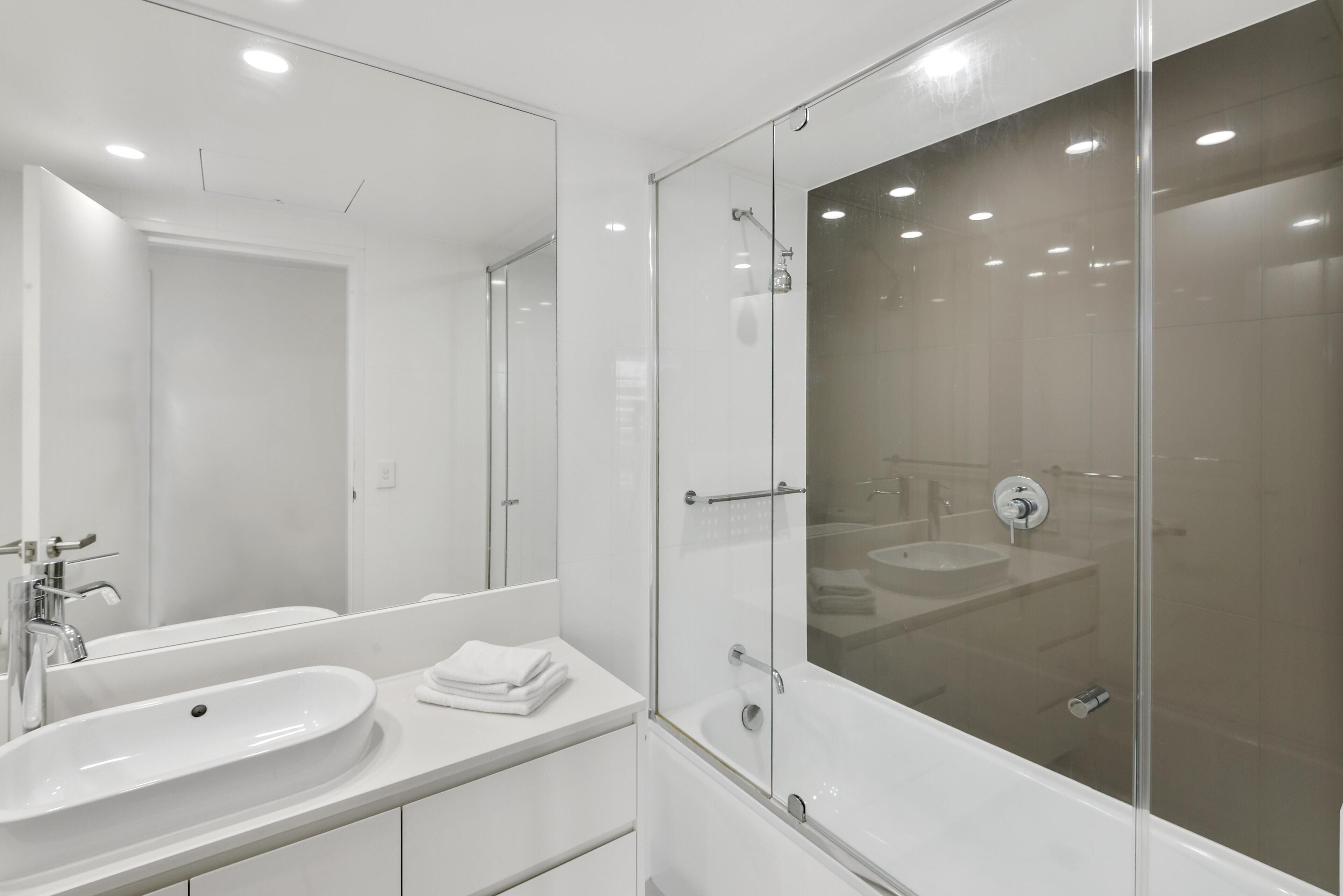 H'Residences – 2 Bed Unit in the heart of Surfers — image 13