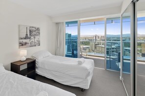 2 bedrooms, iron/ironing board, free WiFi, bed sheets - H'Residences – 2 Bed Unit in the heart of Surfers (Surfers Paradise)
