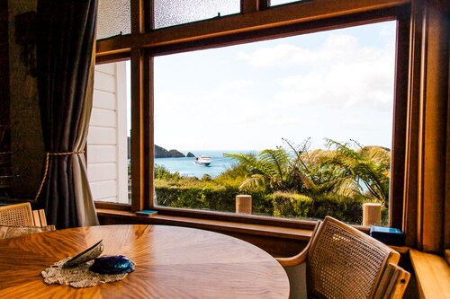 The Gunyah Retreat - Exclusive Island Escape with Ocean View, Marlborough Sounds