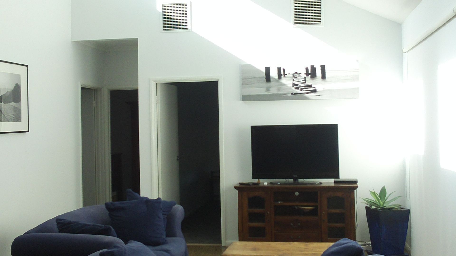 Kirra Court Beach House — image 13