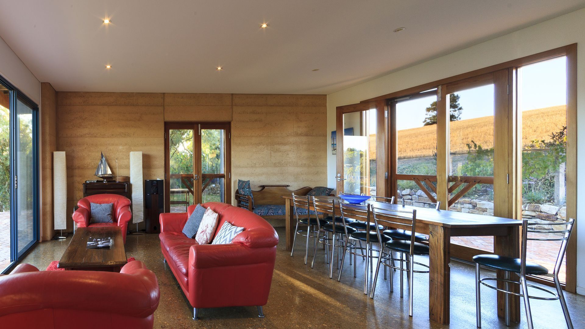 Kirra Court Beach House — image 3