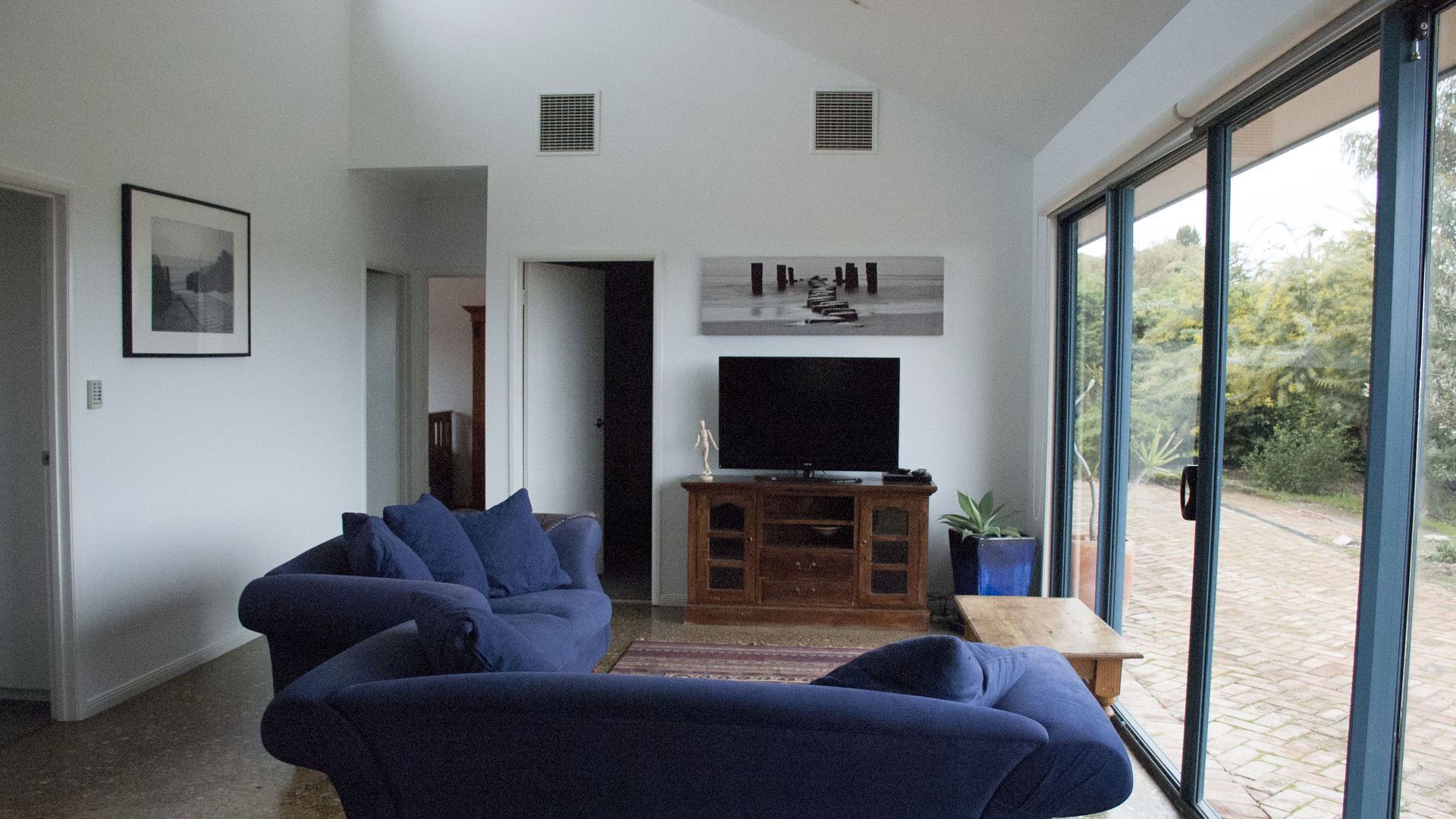 Kirra Court Beach House — image 12