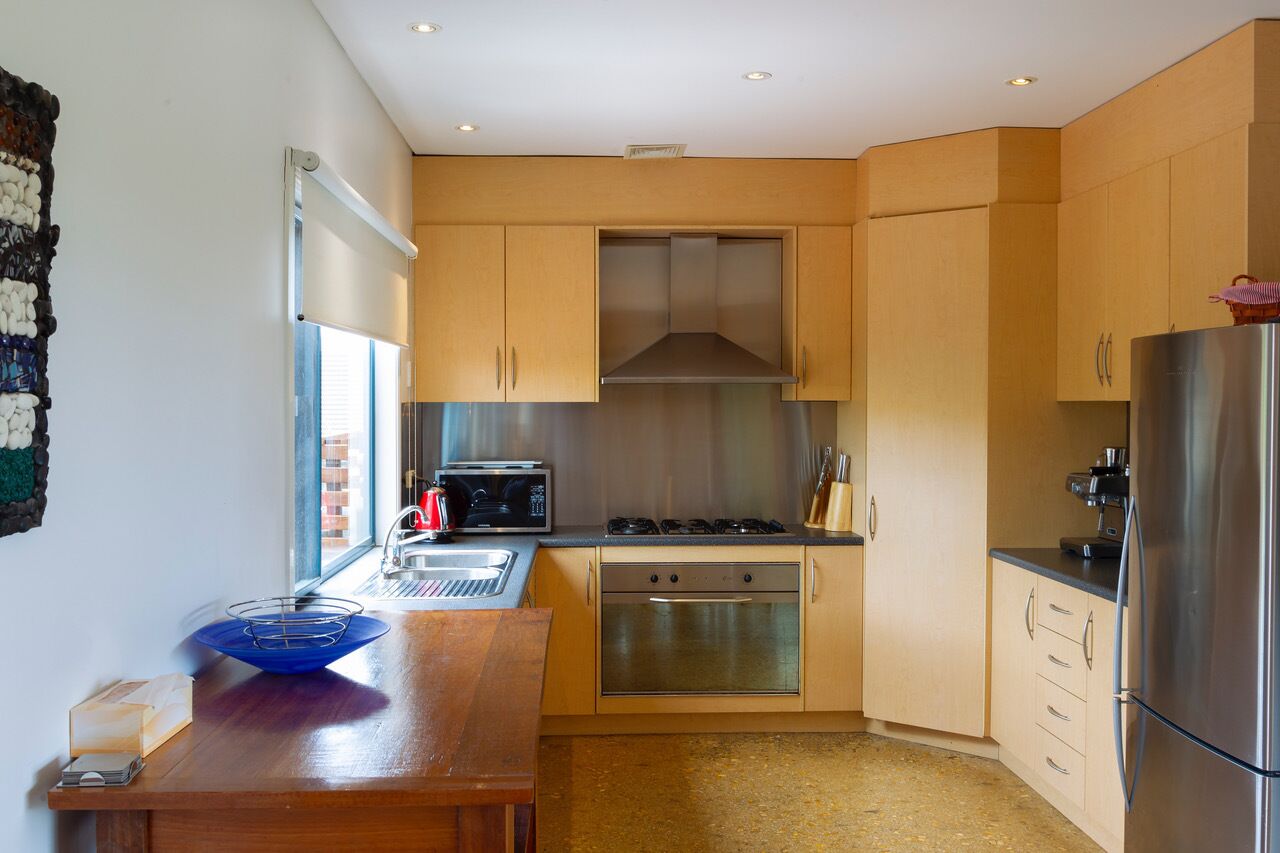 Kirra Court Beach House — image 16