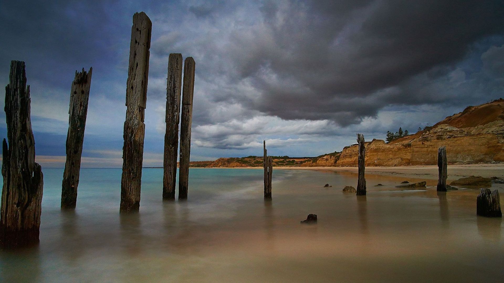 Kirra Court Beach House — image 18