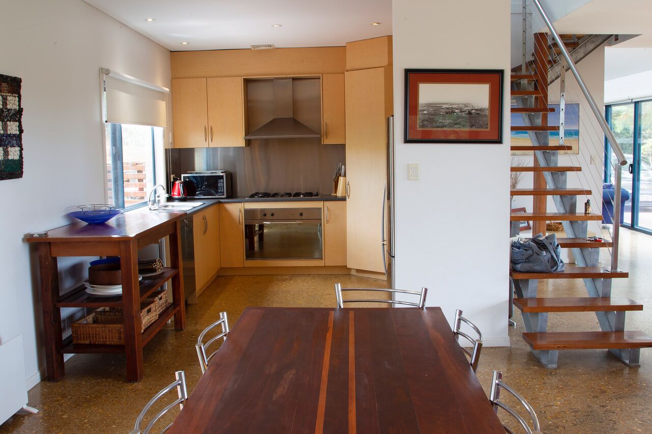 Kirra Court Beach House — image 15