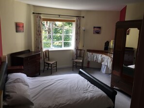 10 bedrooms, iron/ironing board, travel cot, free WiFi