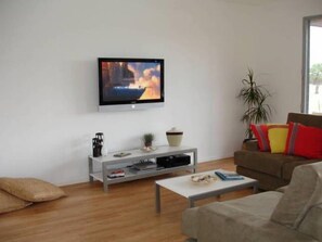 Smart-TV, DVD-Player, Videothek, Stereoanlage