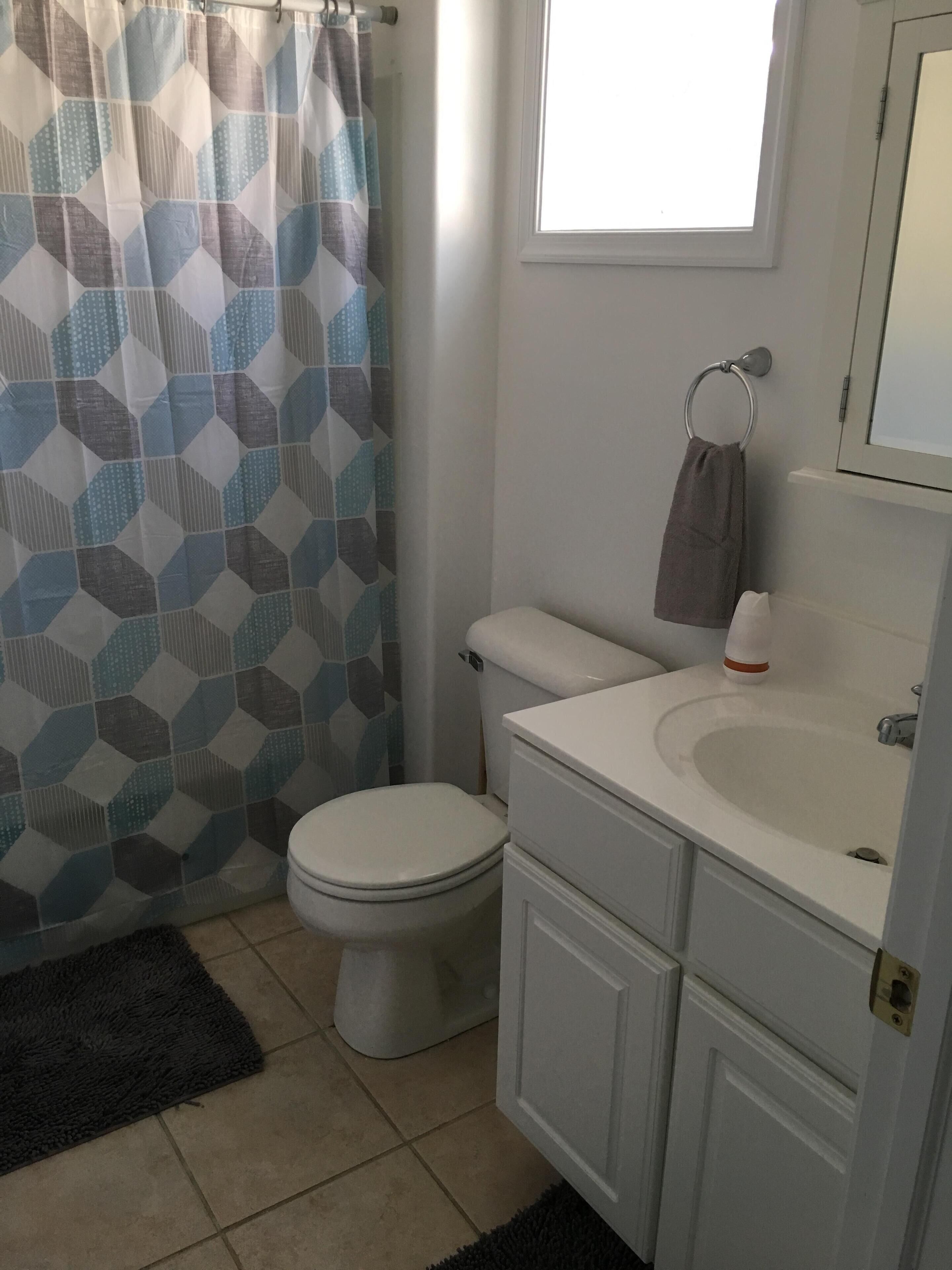 Great location, just steps away from the Boardwalk, Convention Center & Beaches!