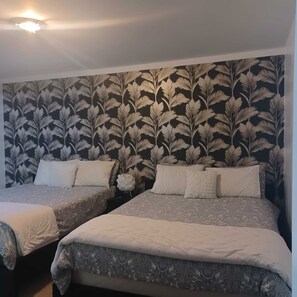 3 slaapkamers, een strijkplank/strijkijzer, wifi, beddengoed