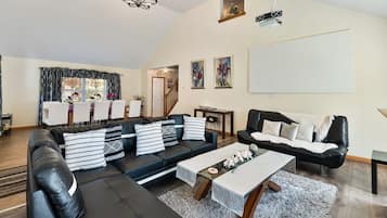 TV, fireplace, Netflix, DVD player
