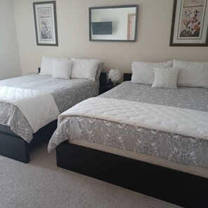 3 chambres, fer et planche à repasser, Wi-Fi, draps fournis