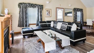 TV, fireplace, Netflix, DVD player