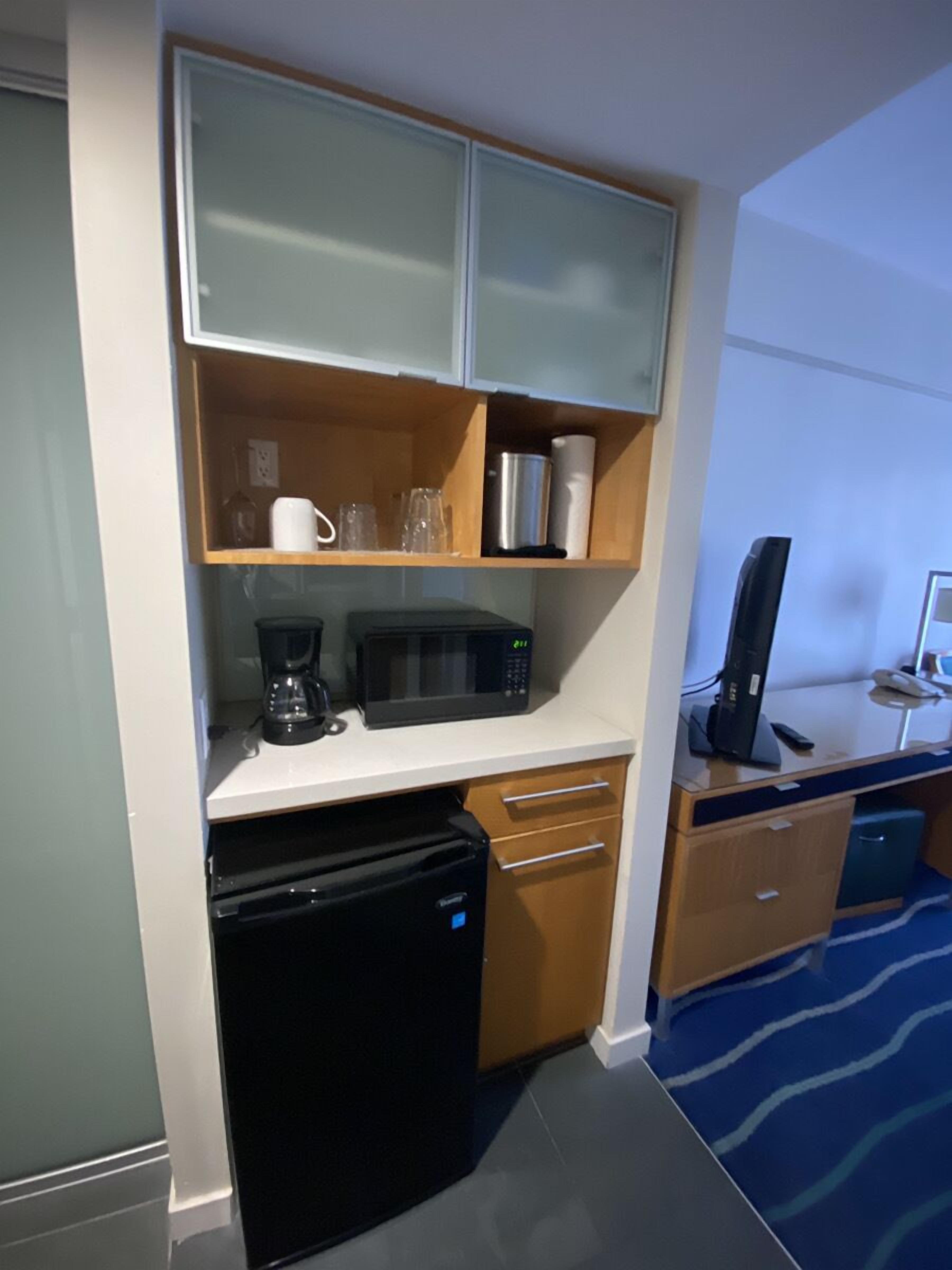 Hotel Type Ocean View, 21st Floor, Ala Moana! Enjoy Beach and Shopping (AH10)