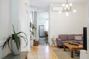 TV, offices - MTLVR #05 | Chic family oasis near the mountain (Montreal)