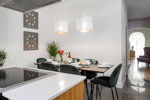 Dining - MTLVR #05 | Chic family oasis near the mountain (Montreal)