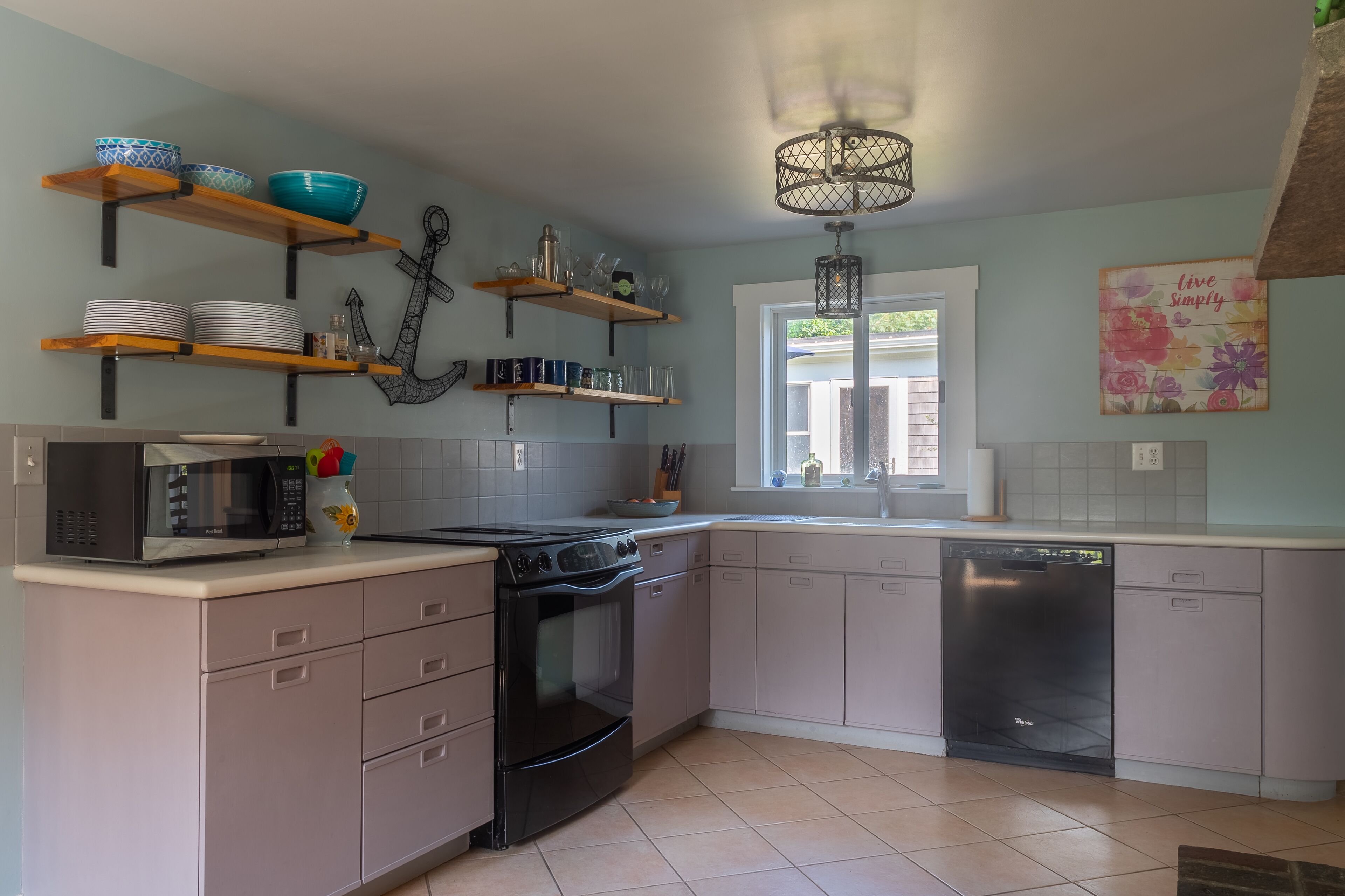 Dennis Village 3 bedroom house, walk to beach, central air, lg private setting