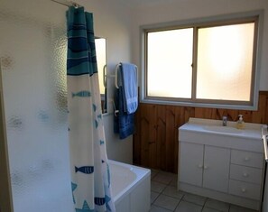 Hair dryer - Beach Place-family friendly (Lakes Entrance)