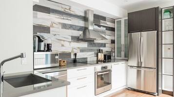 Coffee/tea maker, fridge, microwave, oven