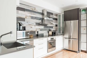 Fridge, microwave, oven, stovetop