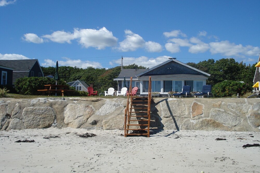 Beachfront cottage on Fortunes Rocks Beach