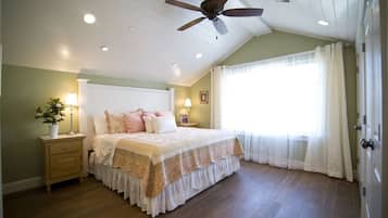 3 bedrooms, pillow-top beds, desk, iron/ironing board