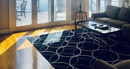 James River Waterfront with spectacular views across the river from Williamsburg