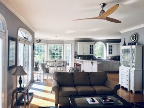 TV connectée, lecteur de DVD, chaîne hi-fi