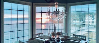 James River Waterfront with spectacular views across the river from Williamsburg