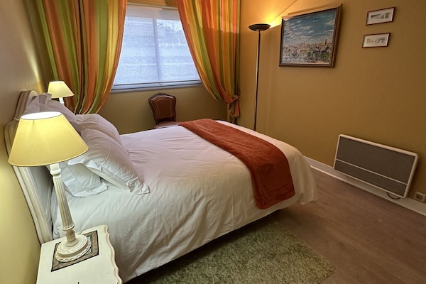 BEDROOM 1
QUEEN SIZE BED