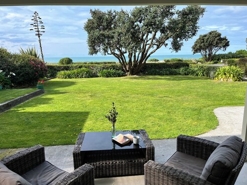 Antonio's - beach front holiday living