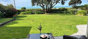 Antonio's - beach front holiday living