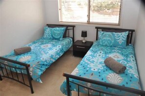 4 habitaciones, tabla de planchar con plancha, cuna de viaje y wifi