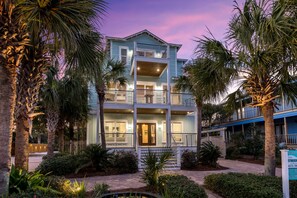 Exterior - Private Pool - Custom Home -45 Sec Walk To The Beach! (Destin)