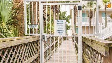 Enceinte de lâhĂ©bergement