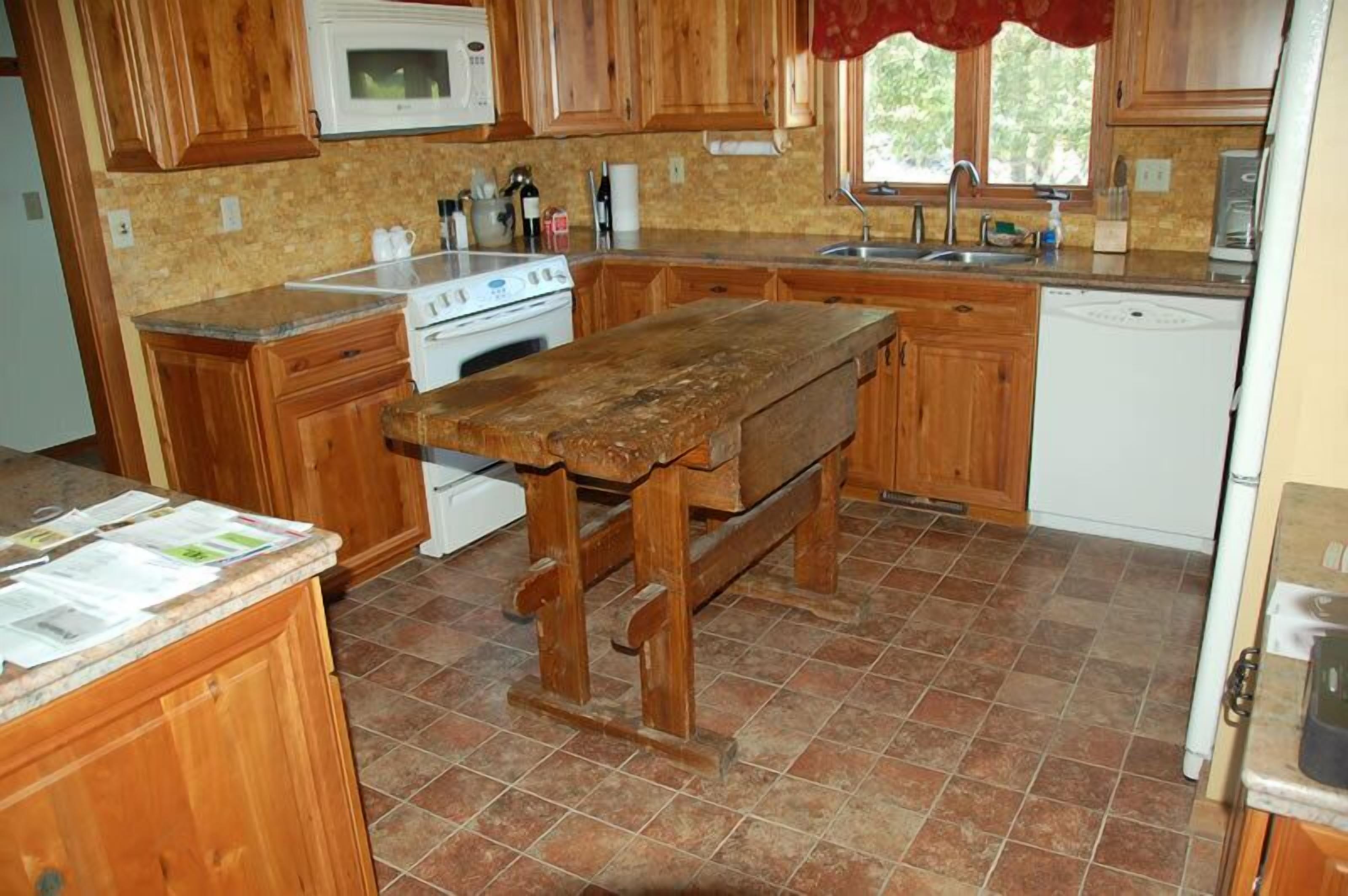 Amazing views, abundant wildlife, yet close to town.