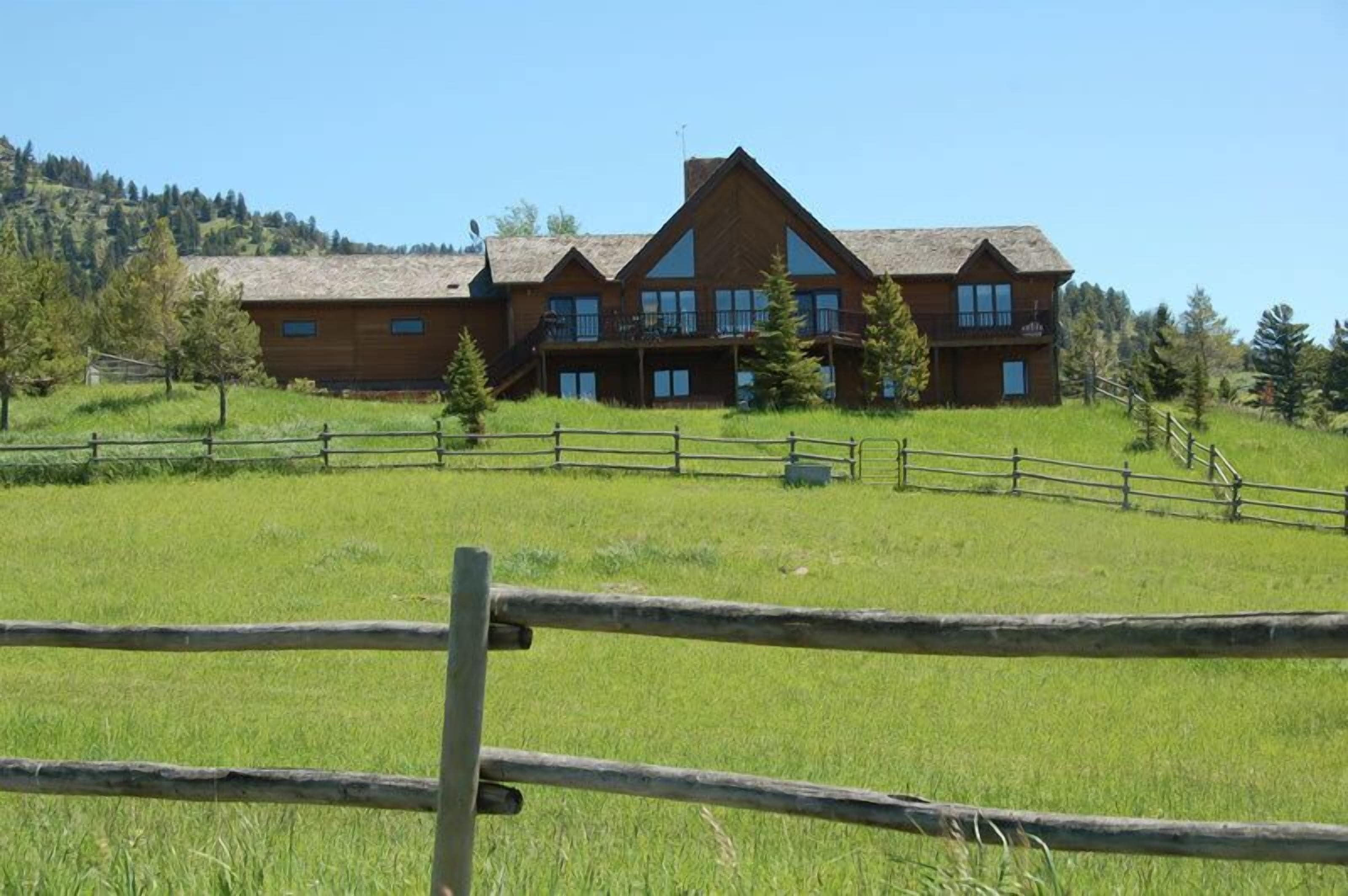 Amazing views, abundant wildlife, yet close to town.