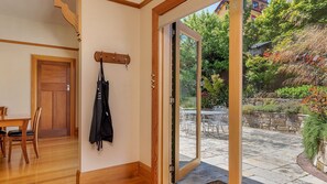 Dining - Wellington Views fantastic city location (Glebe)