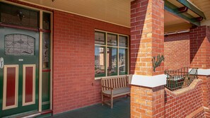 Property grounds - Wellington Views fantastic city location (Glebe)