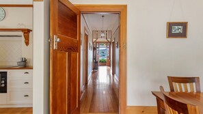Interior - Wellington Views fantastic city location (Glebe)