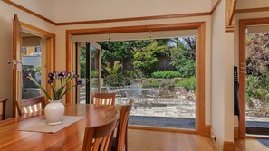Dining - Wellington Views fantastic city location (Glebe)