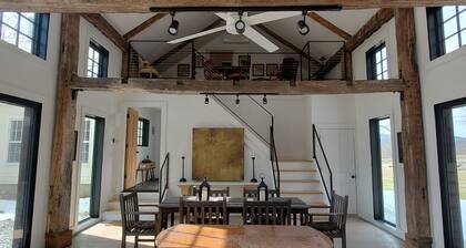 Historic Home w/glass house, mtn views, swim pond, near skiing, weekly discounts
