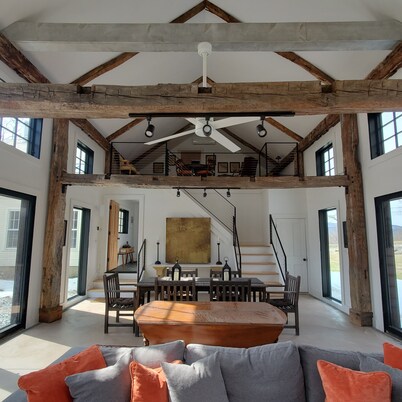 Historic Home w/glass house, mtn views, swim pond, near skiing, weekly discounts