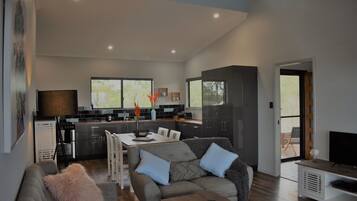 Smart TV, books, stereo