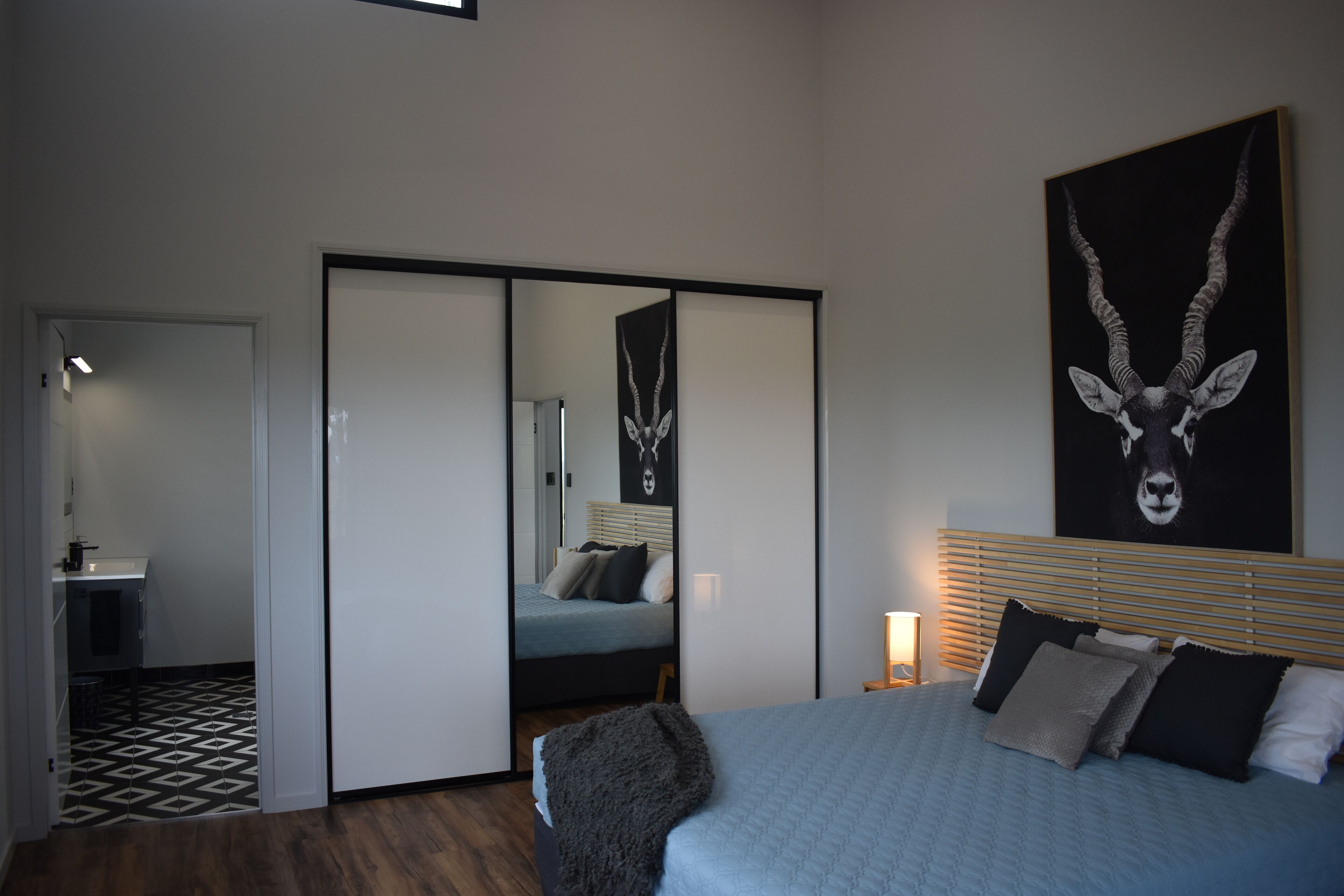 2 bedrooms, iron/ironing board, Internet, bed sheets