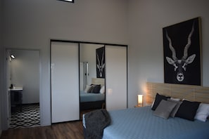 2 bedrooms, iron/ironing board, Internet, bed sheets