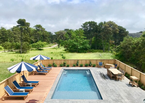 Alberca al aire libre y alberca climatizada